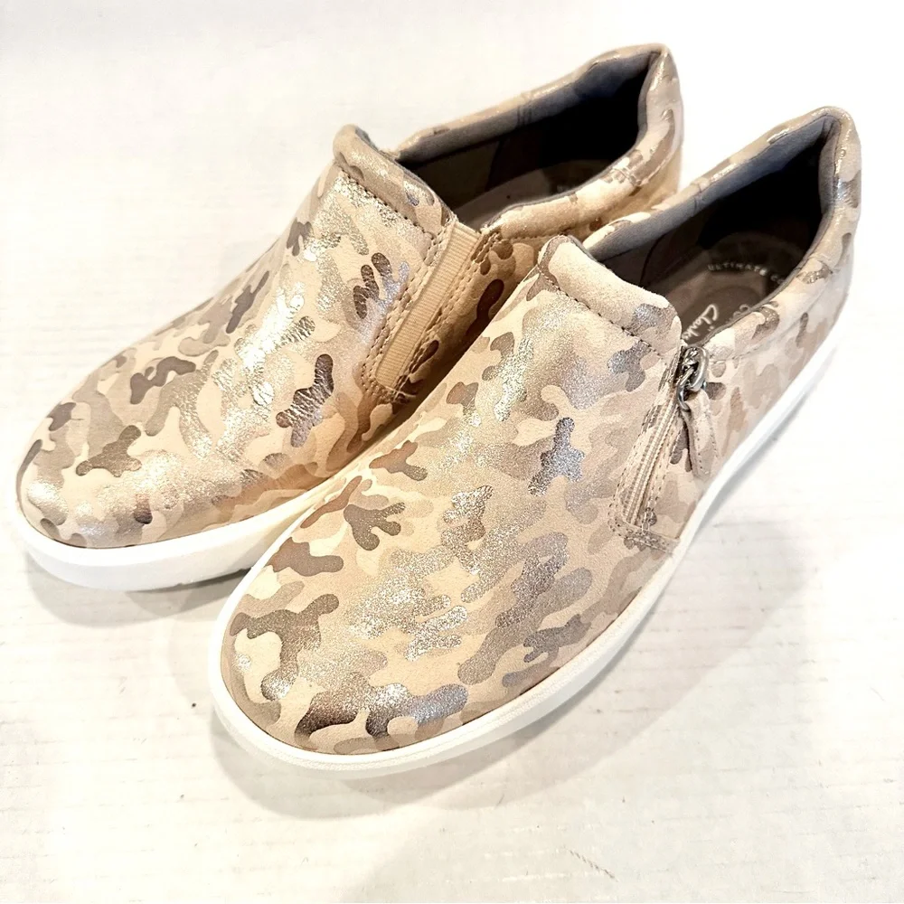 Clarks Layton Step Leather‎ Slip On Sneaker Loafers Women's 8.5 Gold Camo Print